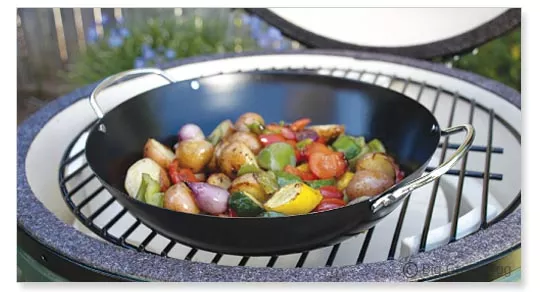 Big Green Egg Round Grill Wok #002068