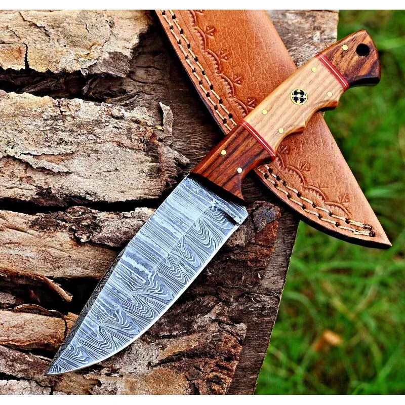 Custom Handmade Damascus Skinning KnifeOlive and Rosewood Handle, 4.5 Blade