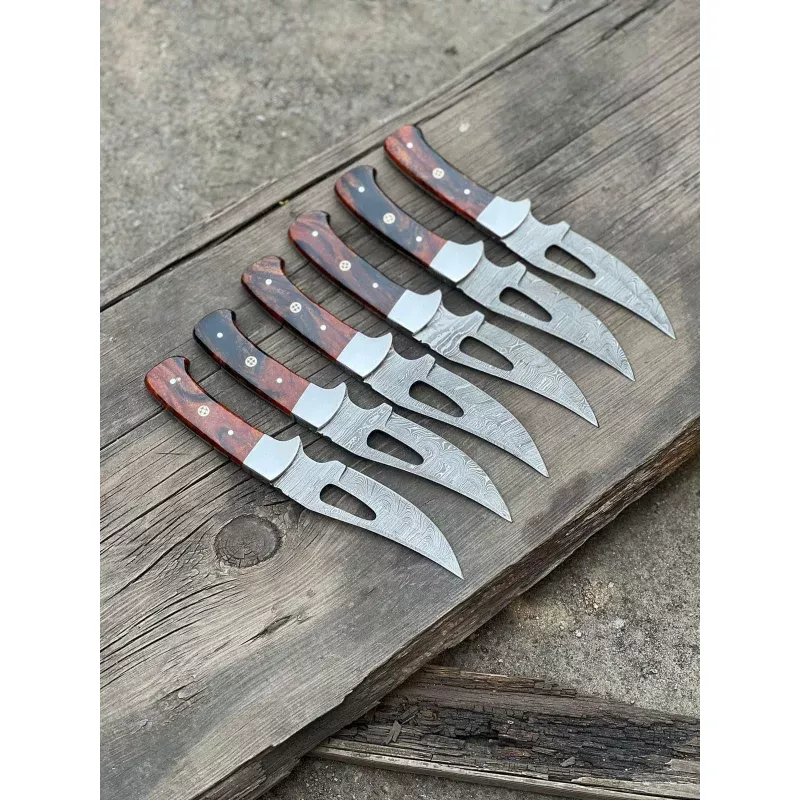Custom Handmade Damascus Steel Hunting Blade4-Inch Resin Handle