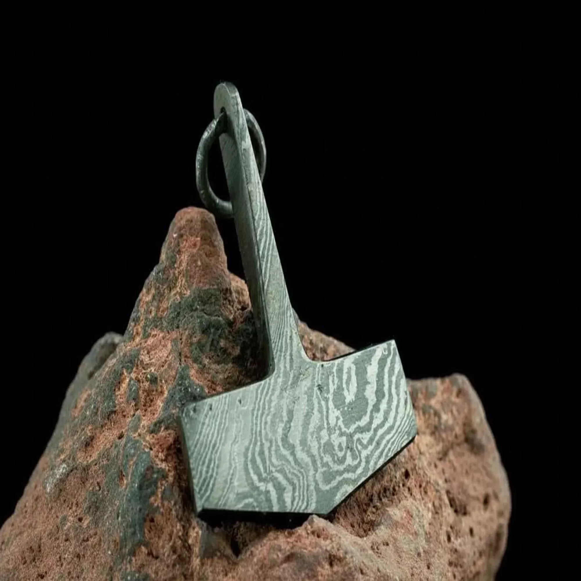 Damascus thor’s hammer Pendant with Wood Grain Steel