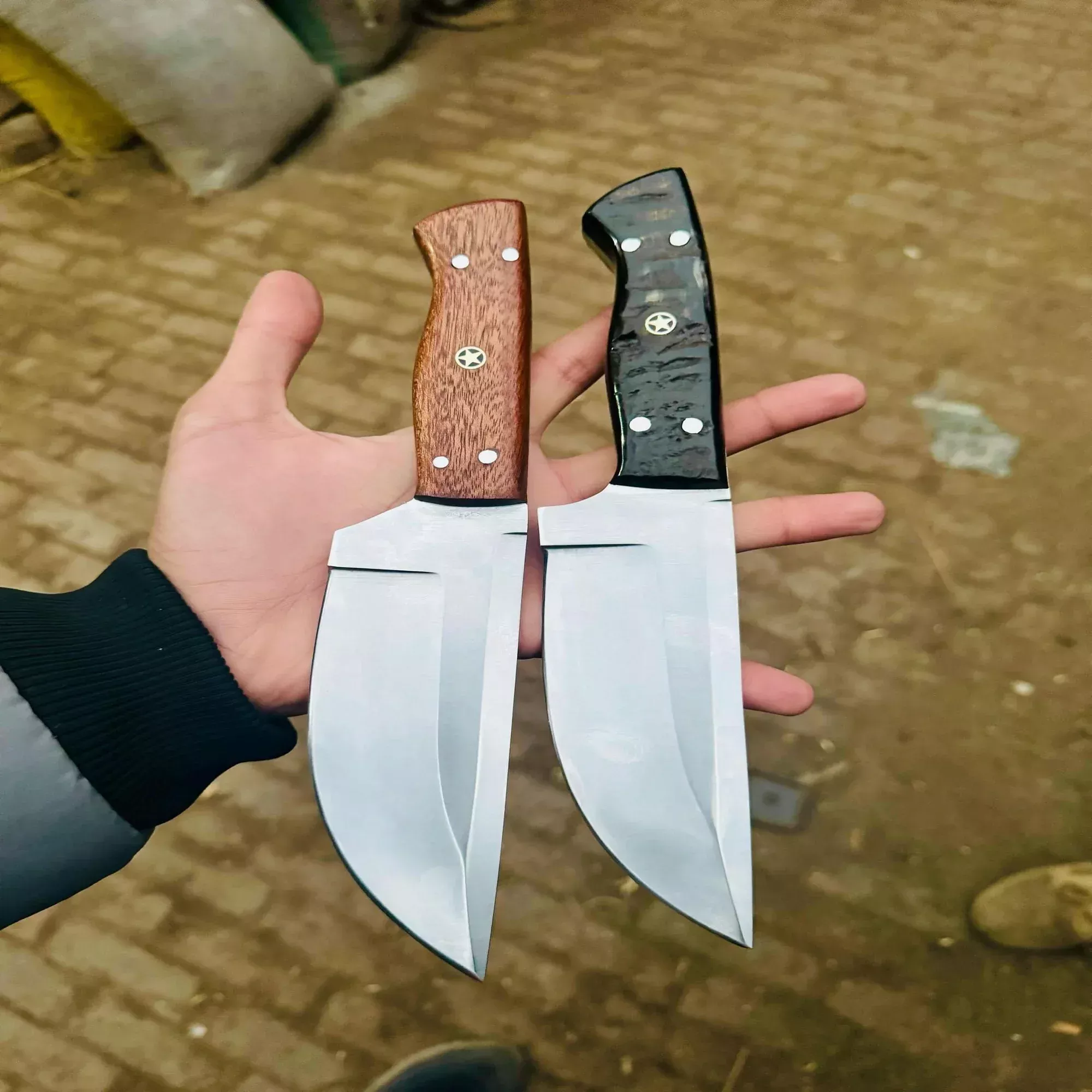 Fixed Blade Hunting Knife – Walnut Wood / Ram Horn Handle Options