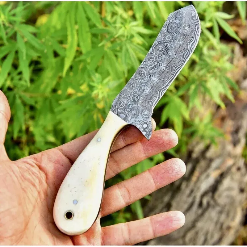Gareth Bull Shamwari Inspired 8 Handmade Damascus KnifeCamel Bone Handle & Leather Sheath