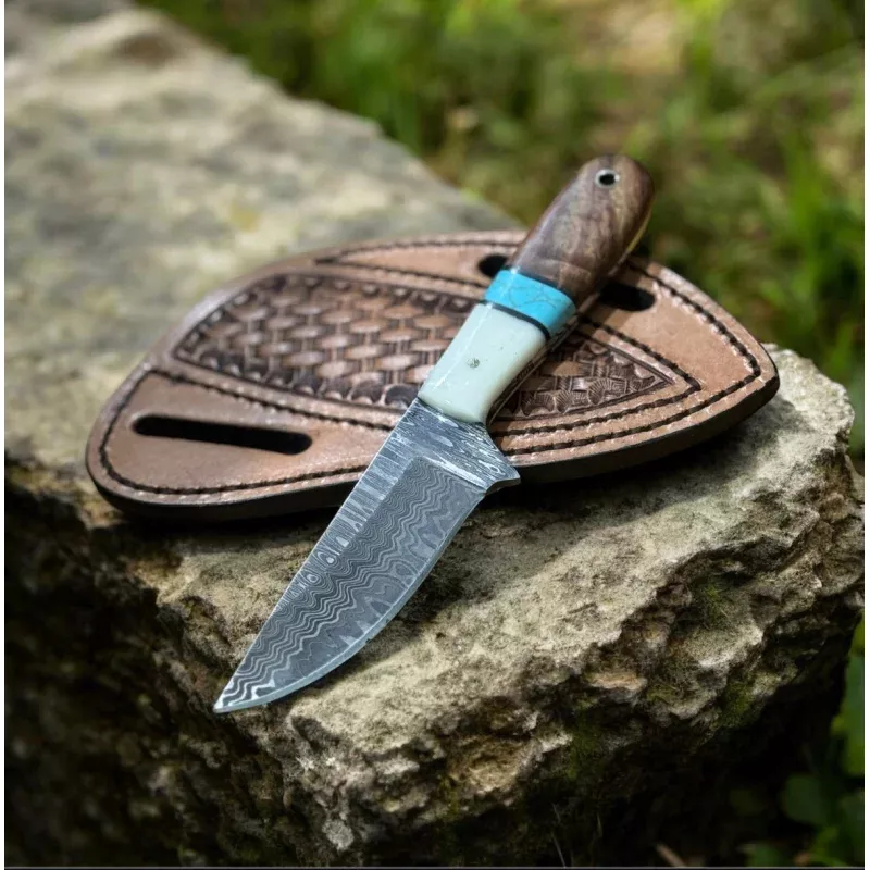 Handmade Western Damascus KnifeResin & Rosewood Handle