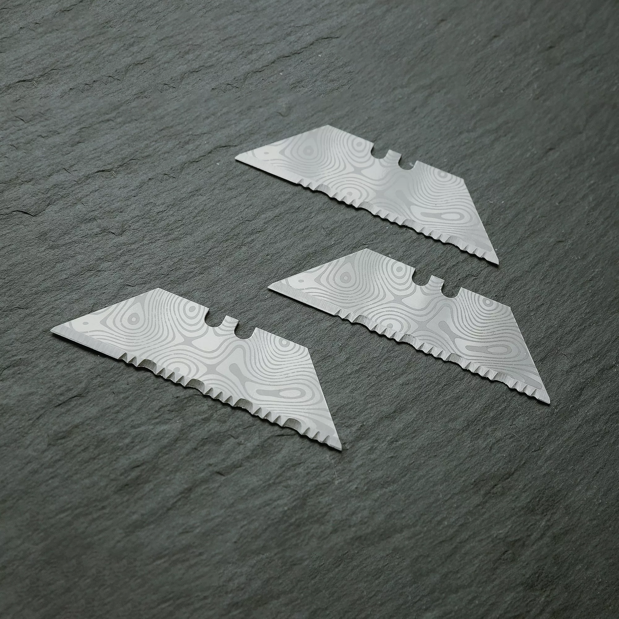 Stinger P01 Partially Serrated Utility Blade Replacement – Laser Engraved Silver Damascus Style (3 pcs)