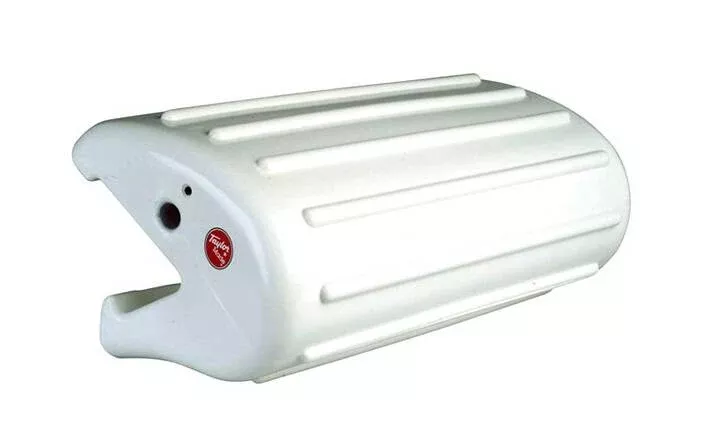 Taylor Made Transom Fender, White, 10″ x 22″• 56090