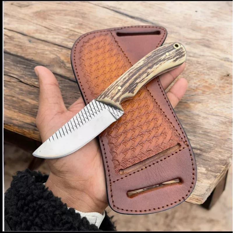 Wranglers Edge Cowboy KnifeStag Horn Handle with Leather Case